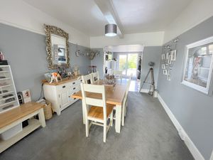 Merrilees Crescent- click for photo gallery